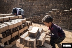 ARHIVA, ILUSTRACIJA - Zloupotreba dečjeg rada u Iranu.