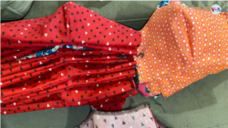 Sintikja Širki, Peruanka, šije i donira maske u Virdžiniji, za vreme pandemije koronavirusa.