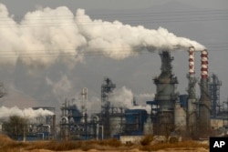 Pembangkit listrik tenaga batu bara di Hejin di Provinsi Shanxi, China tengah. (Foto: AP)