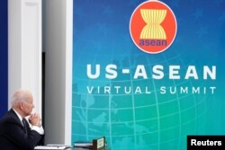 រូប​ឯកសារ៖ ប្រធានាធិបតី​សហរដ្ឋ​អាមេរិក​លោក Joe Biden ចូល​រួម​កិច្ច​ប្រជុំ​កំពូល​អាស៊ាន​តាម​អនឡាញ​ពី​សេតវិមាន​ក្នុង​រដ្ឋធានី​វ៉ាស៊ីនតោន កាល​ពី​ថ្ងៃ​ទី​២៦ ខែ​តុលា ឆ្នាំ​២០២១។