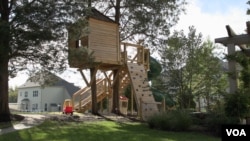 父母亲送给迈卡的树屋