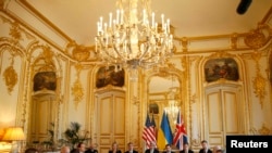 France -- US Secretary of State John Kerry (center) hosts the Budapest Memorandum Ministerial meeting with Ukrainian Foreign Minister Andriy Deshchytsya (3rd R) and British Foreign Secretary William Hague (2nd L) in Paris, March 5, 2014