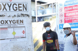 Gubernur Jawa Tengah, Ganjar Pranowo (kiri) mendatangi PT Samator di Kendal untuk cek kendala produksi. (Foto: Courtesy/Humas Pemda Jateng)