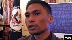 Zulfirman Rahyantel, mahasiswa Univ Pattimura - Ambon. Salah seorang dari 10 penerima "Global Emerging Youth Leaders Awards" dari pemerintah AS. (VOA/Eva).