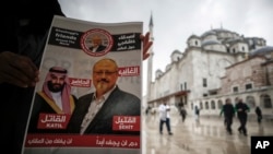 Plakat na kome je saudijski princ označen kao ubica novinara Kašogija