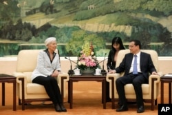 中国总理李克强在北京人民大会堂接见国际货币基金组织总干事拉加德。（2014年3月24日）