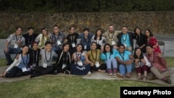 Rahman Adi Pradana (depan paling kanan) bersama para calon pemimpin muda yang terpilih untuk mengikuti program “Asia-Pasific Leaders Program 2019” di Hawaii, AS (Obama Foundation).