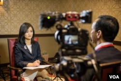 台湾总统候选人、国民党主席朱立伦在纽约接受美国之音记者郑裕文专访，话题包括台湾大选、美中台三边关系、南中国海局势等。(2015年11月14日 美国之音记者方正拍摄)