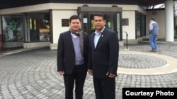 លោក គង់ សភា (ឆ្វេង) និង​លោក ញ៉យ ចំរើន (ស្តាំ) សមាជិក​សភា​គណបក្ស​សង្គ្រោះ​ជាតិ ក្នុង​ពេល​លោក​ធ្វើ​ទស្សនកិច្ច​នៅសហរដ្ឋអាមេរិកនៅថ្ងៃទី ២៧ ខែធ្នូ ឆ្នាំ២០១៥។ (រូបថត​ពី​គេហទំព័រFacebook លោក ញ៉យ ចំរើន)