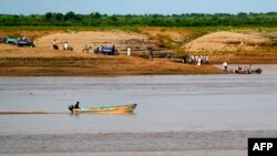 Sungai Setit yang berbatasan dengan Ethiopia, di Wad al-Hiliou, desa di negara bagian Kassala, Sudan timur, 11 Agustus 2021. (AFP).