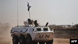 Các binh sĩ thuộc gìn giữ hòa bình LHQ tuần tra trong khu vực Abyei ở miền Nam Sudan