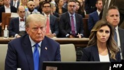 Bivši američki predsednik Donald Tramp na suđenju za finansijsku prevaru po otpužnici u građanskoj parnici podnetoj u državi Njujork, 2. oktobra 2023. (Foto: AFP/Brendan McDermid) 