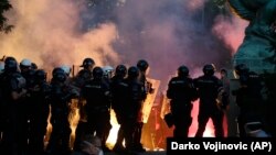 Kordon policije na ulazu u Skupštinu Srbije