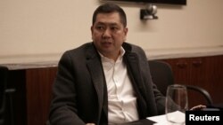 Pengusaha Hary Tanoesoedibjo berbicara kepada wartawan di Trump International Hotel & Tower di Manhattan, New York (18/1). (Reuters/Joe Penney)