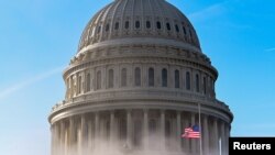 Kubah Gedung Capitol, Washington, D.C., saat dimulainya sidang pemakzulan Senat AS terhadap mantan Presiden Donald Trump, 9 Februari 2021. (REUTERS / Erin Scott)