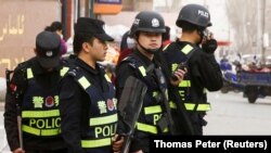 China-Armed police keep watch in a street in Kashgar, Xinjiang Uighur Autonomous Region, China, March 24, 2017. REUTERS/Thomas Peter/File Photo