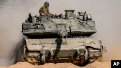 Izraelski tenk nedaleko od granice sa Pojasom Gaze, u južnom Izraelu, 5. maja 2024.