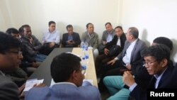 Pertemuan utusan Myanmar dan pengungsi Rohingya di kamp Kutupalong, Cox’s Bazar, Bangladesh, 19 Desember 2019. 