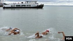 Berenang di lautan bisa berbahaya akibat pemanasan global yang menyebabkan proliferasi bakteri Vibrio (foto:dok).