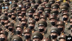 Sejumlah tentara Korea Utara berkumpul dalam pembukaan Kongres Partai Buruh Korea ke-8 di Pyongyang, Korea Utara, pada 12 Oktober 2020. (Foto: AP/Jon Choi Jin)
