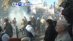 VOA60 Duniya: 'Yan Zanga-Zanga Sunyi Karo da 'Yan Sanda, Ukraine, Oktoba 14, 2014