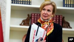 Debra Birks na proslavi Međunarodnog dana boničarki u Ovalnoj kancelariji u Beloj kući, 6 maj 2020. (Foto: AP)