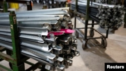 ARHIVA: Čelične komponente u fabrici u Ilinoisu (Foto: REUTERS/Vincent Alban)