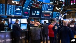 Suasana di lantai Bursa Saham New York (NYSE), 16 Maret 2020.