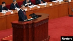 리창 중국 총리가 5일 베이징 인민대회당에서 열린 전인대 14기 3차 회의에서 개회사를 하고 있다.