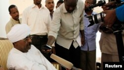 苏丹国家情报与安全局局长萨拉赫·阿卜杜拉, 在2013年7月10日接受采访。