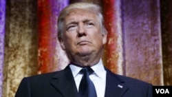 Presiden AS terpilih Donald Trump berbicara dalam jamuan makan malam pelantikan presiden di Washington (17/1). (AP/Evan Vucci)