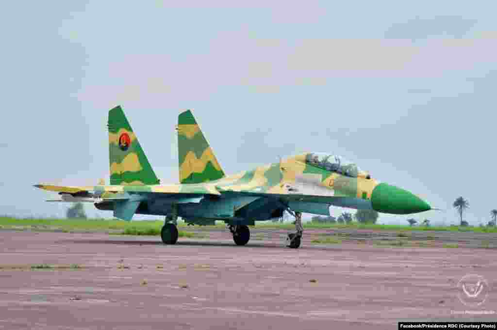 Mpepo Soukhoï 30 K ya mampinga ma Angola (FAA) na libanda lya mpepo lya N'Djili na Kinshasa, RDC, 20 novembre 2020. (Présidence RDC)