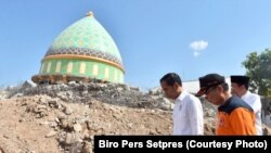 Presiden Joko Widodo mengunjungi ssejumlah titik yang terdampak Gempa Lombok, Selasa (14/08).