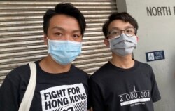 香港民阵召集人岑子杰(左)及副召集人陈皓桓批评警方没诚意讨论7-1游行安排,如果游行申请被反对,将提出上诉。 (美国之音/汤惠芸)