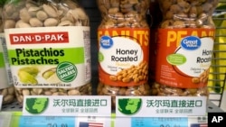 Kacang-kacang impor dari Amerika Serikat di sebuah supermarket di Beijing, 23 Maret 2018.