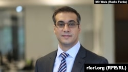 ARCHIVO - El periodista iraní-estadounidense Reza Valizadeh en una fotografía sin fecha mientras trabajaba para Radio Farda 