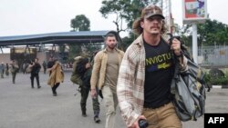 "Nous étions là pour nous entraîner et aider à l'artillerie", a affirmé l'un des paramilitaires roumain après être entré au Rwanda.