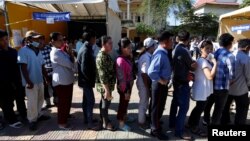 People line up to vote during local elections in Phnom Penh, Cambodia, June 4, 2017. 