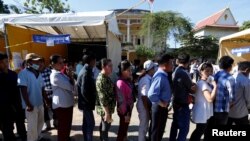 2017年6月4日，柬埔寨地方选举中，金边民众在排队投票。