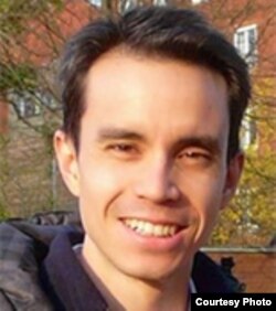 Henry Chiu Hail（梁怀超）具有华裔血统，母亲来自中国广州 (UC Irvine)