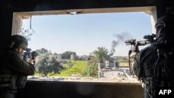 Tentara Israel beroperasi di Jalur Gaza di tengah pertempuran yang sedang berlangsung antara Israel dan kelompok militan Palestina Hamas, 23 Januari 2024. (Tentara Israel / AFP)