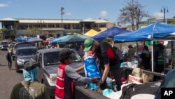 Centar za distribuciju hrane u Lahaini (Foto: AP/Jae C. Hong)