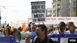 Program penghematan yang diusulkan IMF tidak populer dan menyulut protes serikat buruh Yunani (foto: dok).