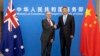 资料照：中国商务部部长王文涛与澳大利亚贸易和旅游部长唐·法雷尔 (Don Farrell) 在北京举行会谈。（2023 年5月12日）