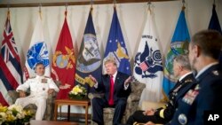 川普2017年11月3日与太平洋司令部司令哈里斯会晤