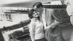 Brodom "SS United States" do Amerike