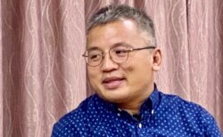 香港记者协会主席陈朗升表示，《端传媒》将总部迁往新加坡，当中可能有关于财务的原因， 不过，他认为国安法之下，在香港评论中港两地时政的自由度，可能比新加坡更狭窄。 (美国之音 汤惠芸)