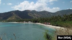 Salah satu lokasi wisata pantai di Lombok Utara. (Foto:VOA/Nurhadi)