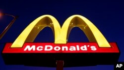 法国巴黎一家麦当劳快餐店的标志。（资料照）