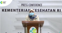 Jubir Vaksin Covid-19 Kemenkes Siti Nadia Tarmidzi dalam telekonferensi pers di Jakarta, Senin (15/2) mengungkapkan ada perubahan screening untuk penerima vaksin Vaksin Covid-19. (Foto: VOA/Ghita Intan)